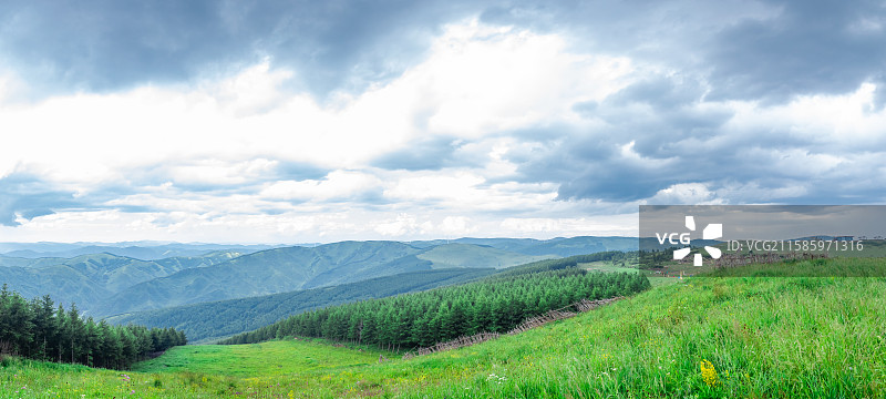 中国草原山脉自然风光拍摄主题，河北省张家口市崇礼县滑雪场现场的野外自然地理风景，户外白昼无人图像摄影图片素材