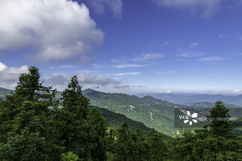 贵州 遵义市 桐梓县 岩溶地貌 蓝天 白云 云景 山 避暑圣地 风景图片素材