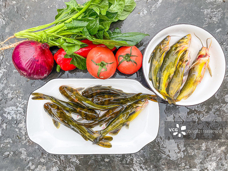 黄骨头鱼美食搭配新鲜食材图片素材