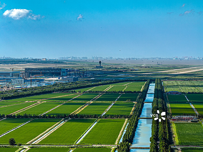上海浦东机场民航客机试飞跑道 中国商飞上海飞机制造有限公司 大国重器 民用航空制造业标准工业厂房图片素材
