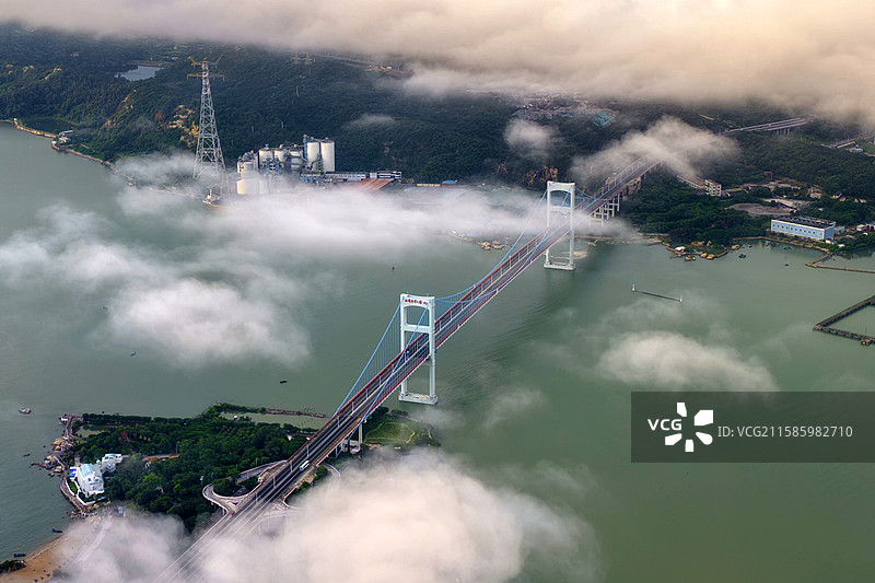 广东汕头妈屿岛海湾大桥云景图片素材