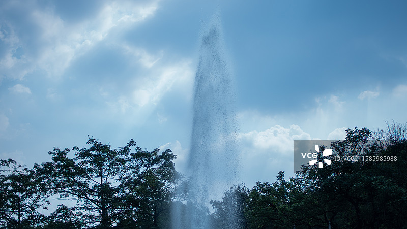 天空云彩喷泉图片素材