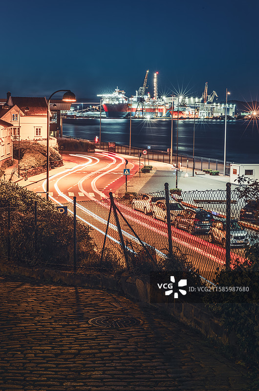 栅栏外巨轮倚岸  斯塔万格老城图片素材