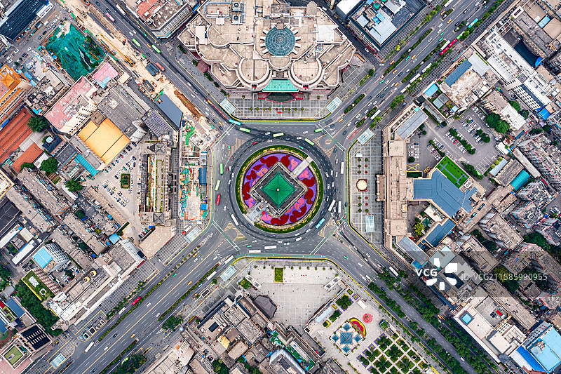 陕西西安钟楼城市中心的十字路口图片素材