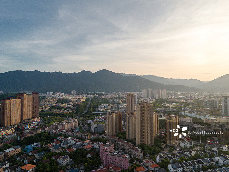 福建福州闽侯县上街镇城市与山景图片素材