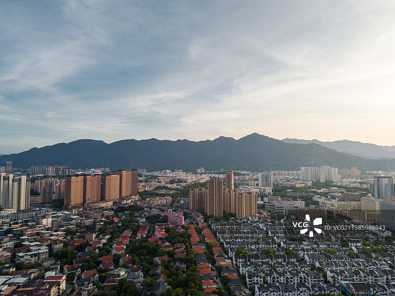 福建福州闽侯县上街镇城市与山景图片素材