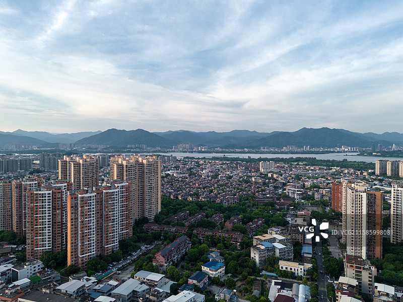 福建福州闽侯县上街镇城市景观与远山图片素材