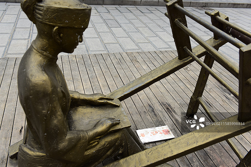 雕塑西兰卡普土家族织布土家织锦图片素材