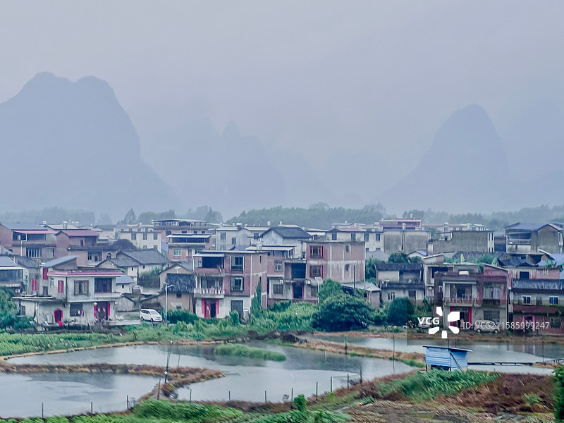 烟雨山村图片素材