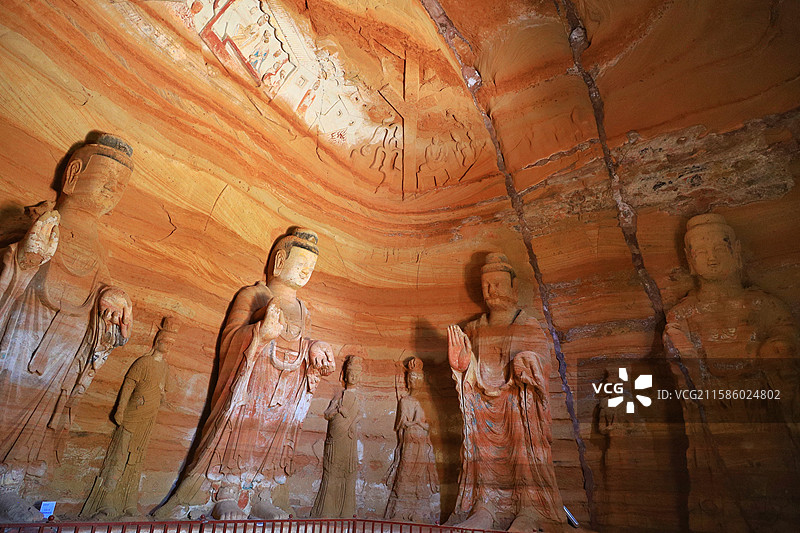 甘肃平凉泾川县南石窟寺佛像图片素材