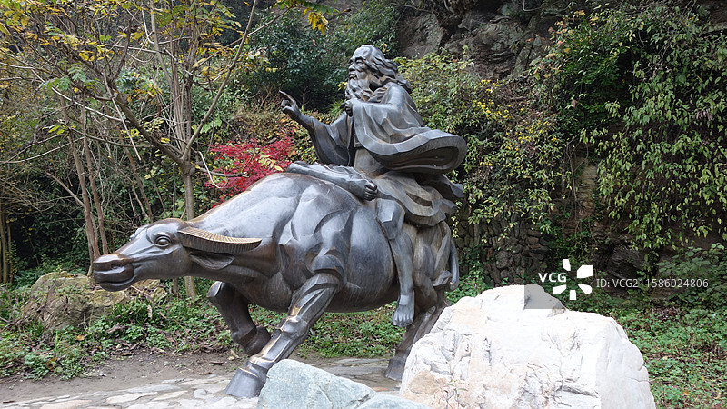 湖北省十堰市丹江口市武当山：逍遥谷老子骑牛像图片素材