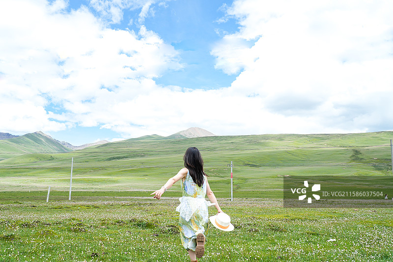 自由奔跑的人图片素材