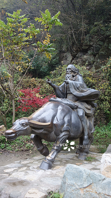 湖北省十堰市丹江口市武当山：逍遥谷老子骑牛像图片素材