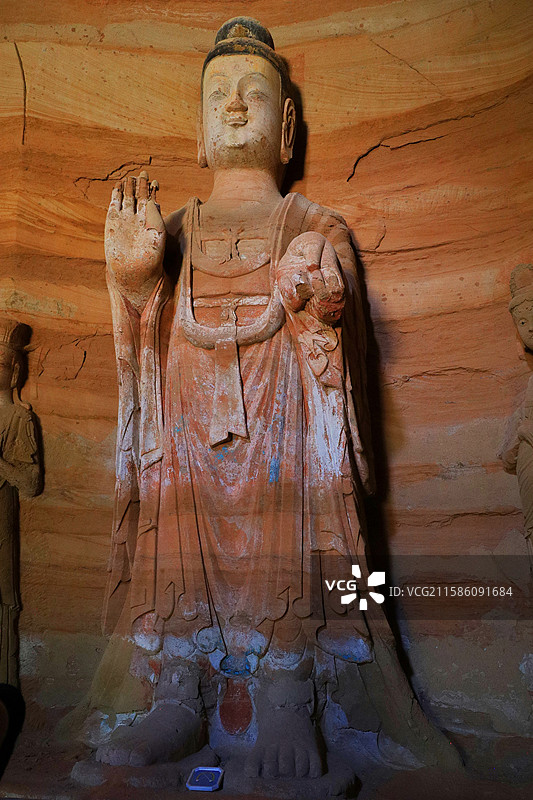 甘肃平凉泾川县南石窟寺佛像图片素材