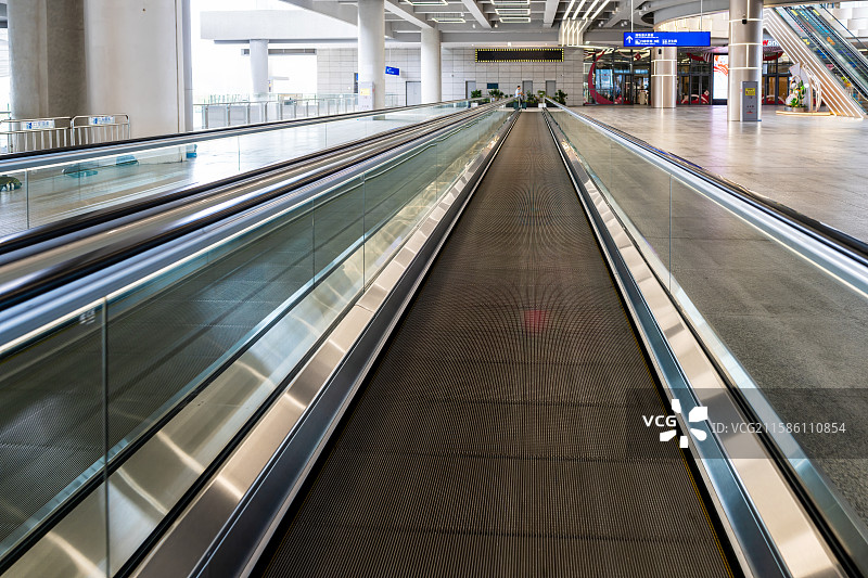 商场里的电动扶梯图片素材