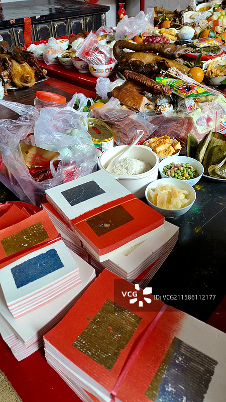 祭祖仪式桌上的贡品图片素材