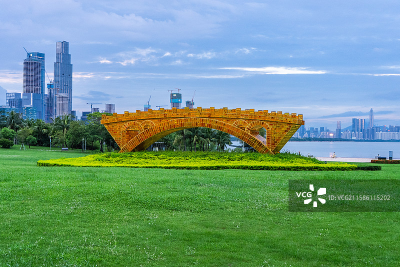 深圳湾公园弯月山谷金色桥梁 深圳湾风光图片素材