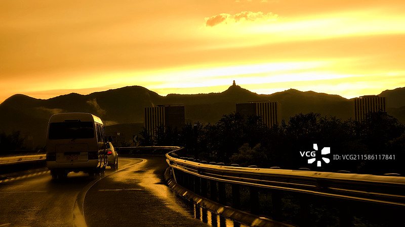 北京阜石路雨后日落图片素材