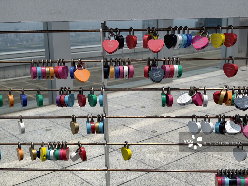 大阪梅田蓝天大厦同心锁图片素材