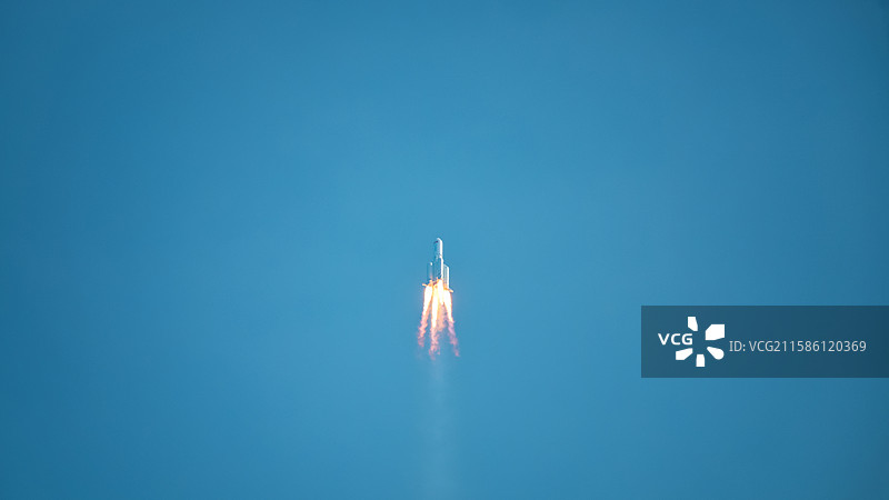 长征五号B遥四运载火箭运抵航天发射成功图片素材