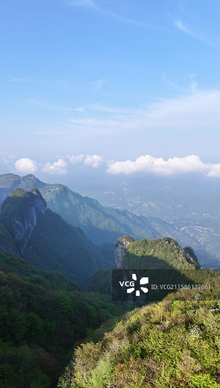 航拍清晨高山云雾自然风光图片素材