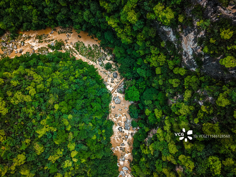 航拍湖北十堰郧西县五龙河景区秦岭山脉峡谷图片素材