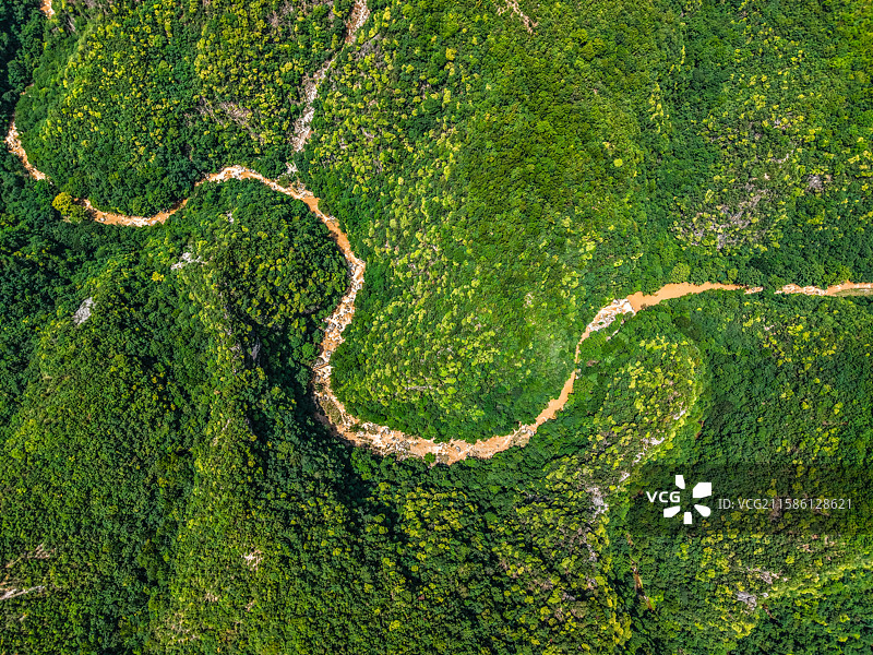 航拍湖北十堰郧西县五龙河景区秦岭山脉峡谷图片素材