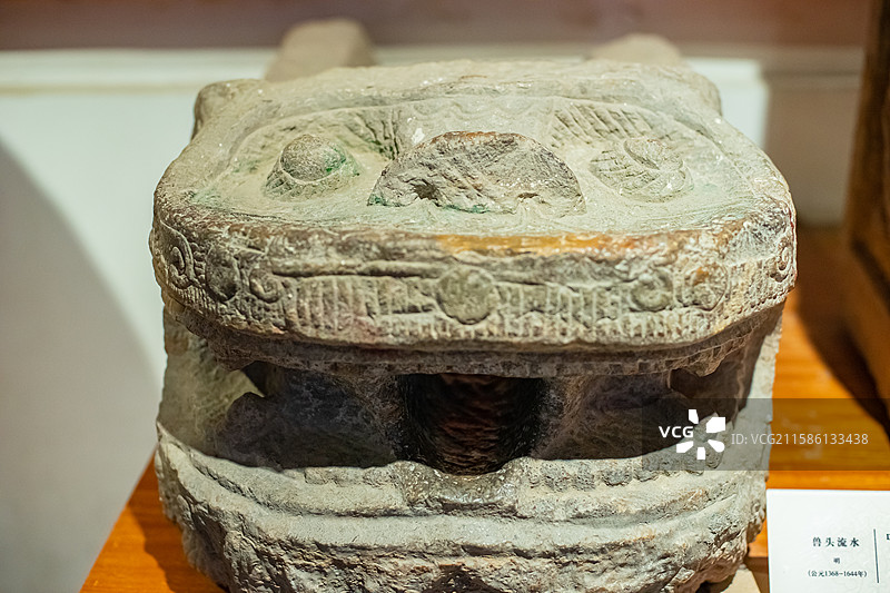 中国山东泰安著名景点泰山旅行旅游目的地泰山第一行宫岱庙，博物馆是石碑上的石狮子，室内无人图像摄影图片素材