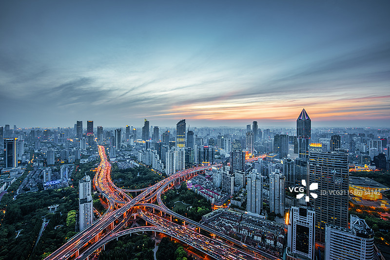 上海黄浦区k11视角俯瞰南北高架延安路高架交叉口十字路口人民广场明天广场大中里兴业太古汇市中心商业图片素材