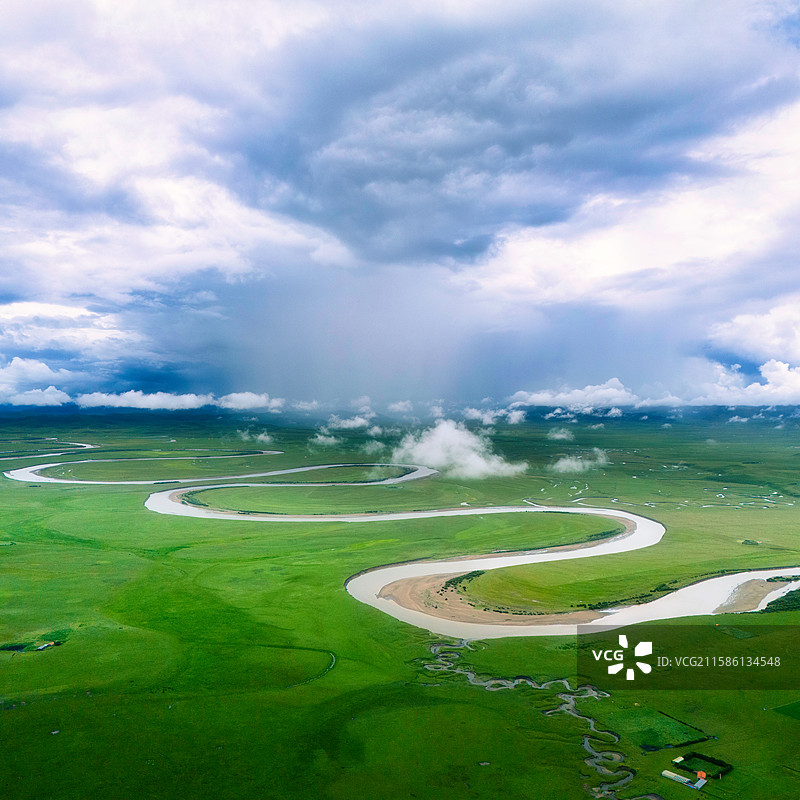 云雾笼罩下的黄河九曲图片素材