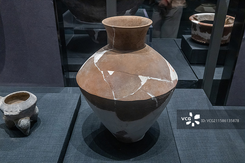 陕西历史博物馆高领罐新石器时代宝鸡市岐山县双庵出土图片素材
