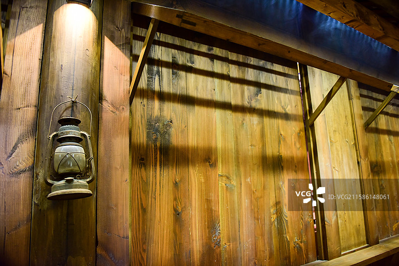 马灯煤油灯燃烧老物件船灯灯具图片素材