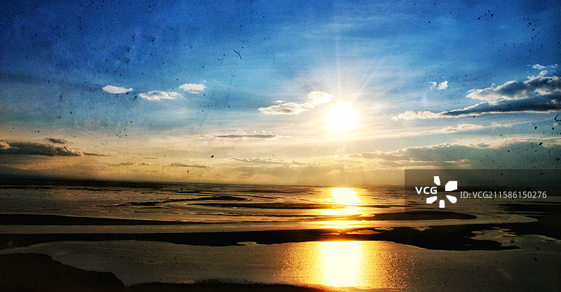 新疆巴音布鲁克草原放牧图片素材