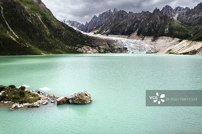 世界上落差最大的悬冰川布加冰川图片素材