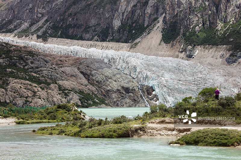 世界上落差最大的悬冰川布加冰川图片素材