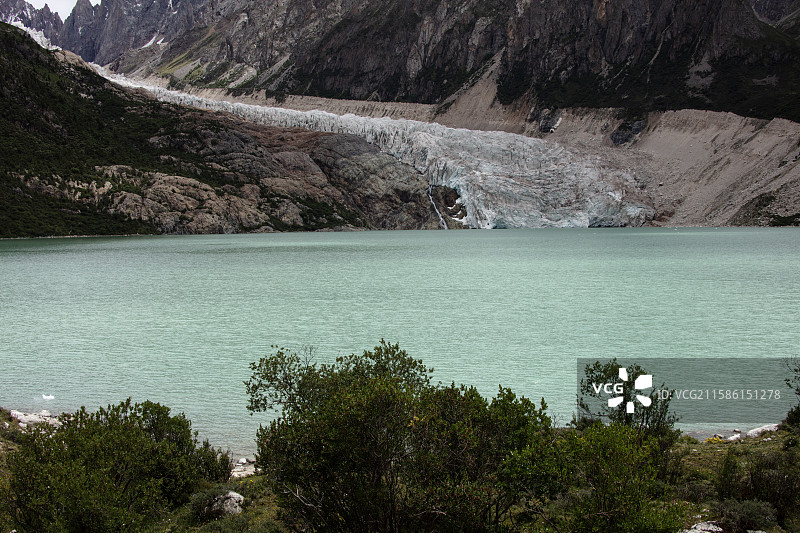 世界上落差最大的悬冰川布加冰川图片素材