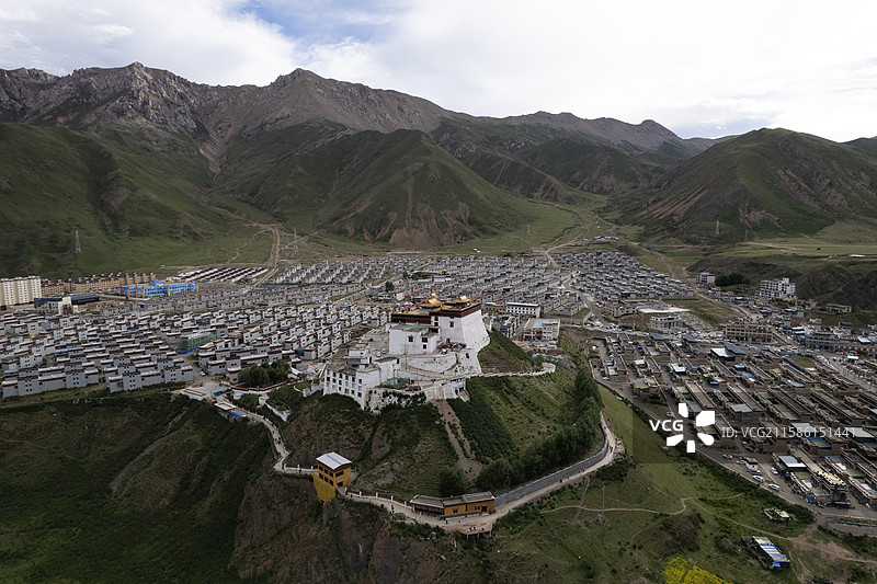 索县山顶上的赞丹寺图片素材