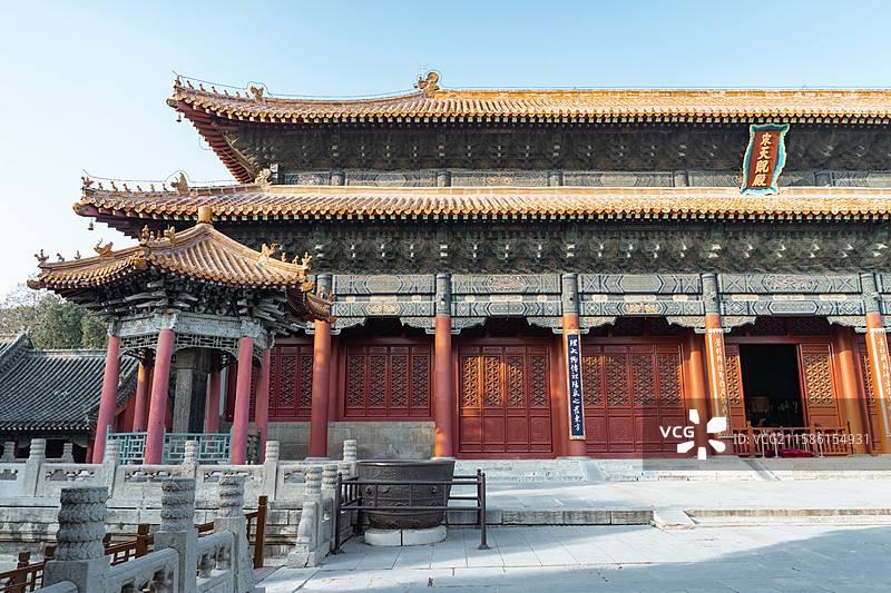 中国非都市风光拍摄主题，山东泰安国内著名景点泰山风景区，岱庙行宫里的天贶殿宫殿，户外白昼无人图像摄影图片素材