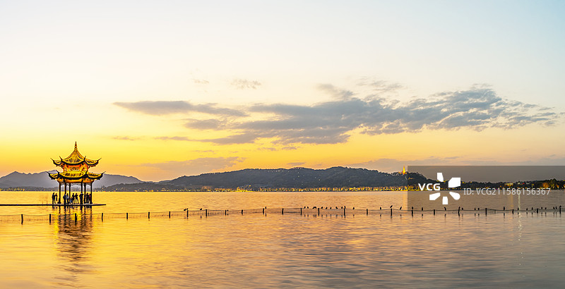 杭州西湖集贤亭夜景全景  西湖夜景 集贤亭夜景 西湖山水 江南园林夜色 标志性景点 杭州 西湖图片素材