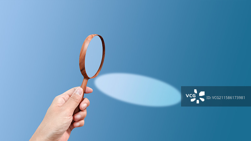 手持放大镜图片素材