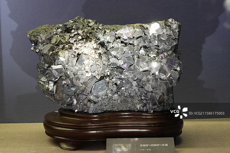 秘鲁方铅矿和闪锌矿和水晶图片素材