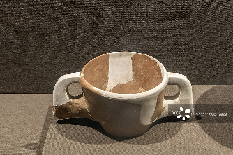 陕西历史博物馆双耳陶杯商代咸阳市武功县尚家坡遗址出土图片素材