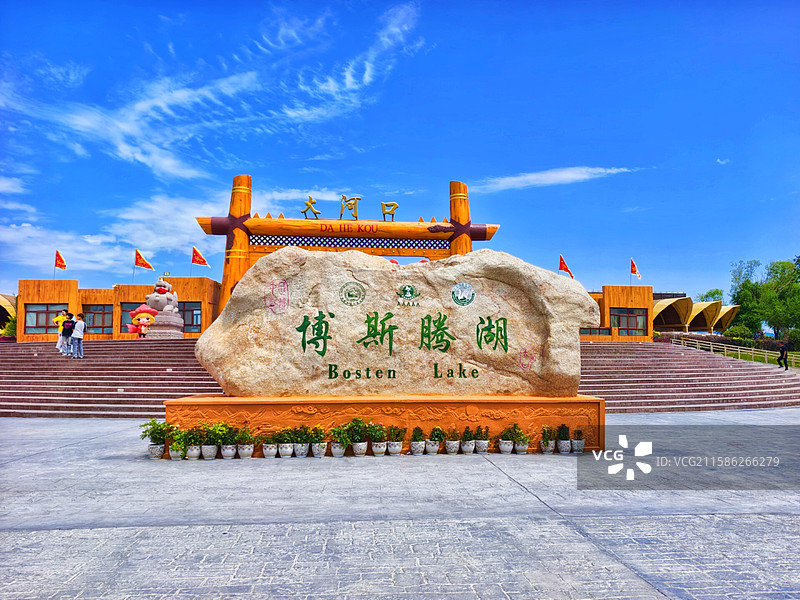 新疆巴音郭楞博湖县博斯腾湖夏天风光图片素材