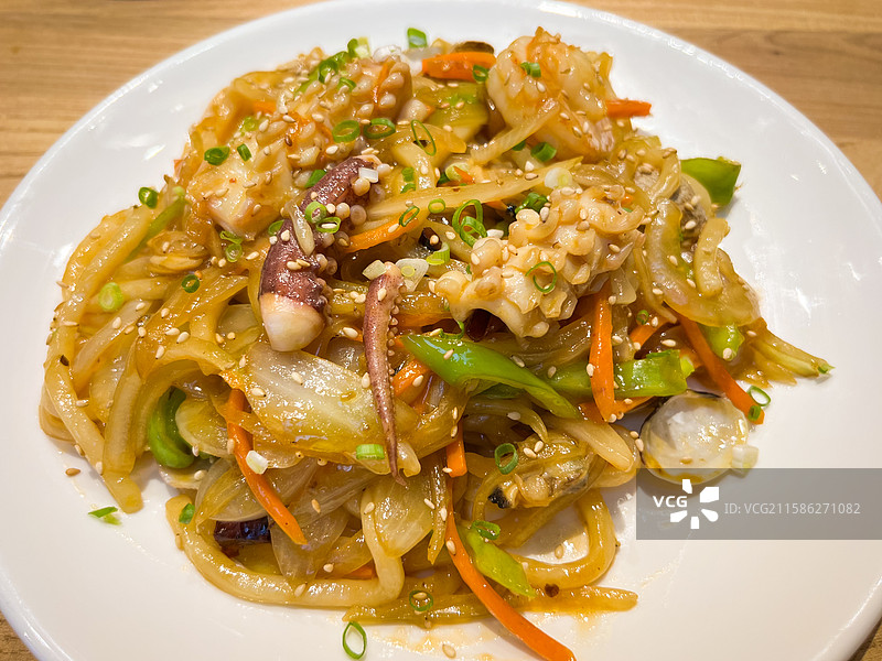 海鲜炒乌冬面图片素材