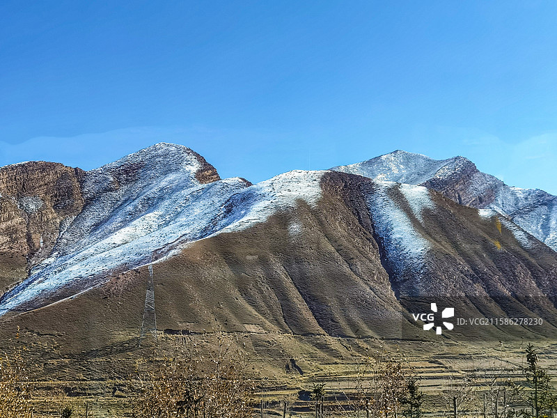 深秋初冬时节青海日月山倒淌河沿途雪山风光图片素材