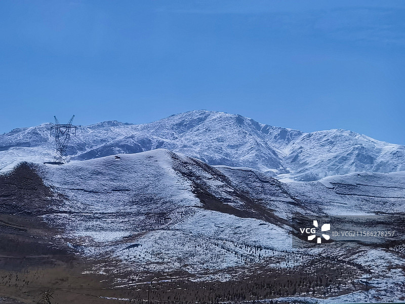 深秋初冬时节青海日月山倒淌河沿途雪山风光图片素材