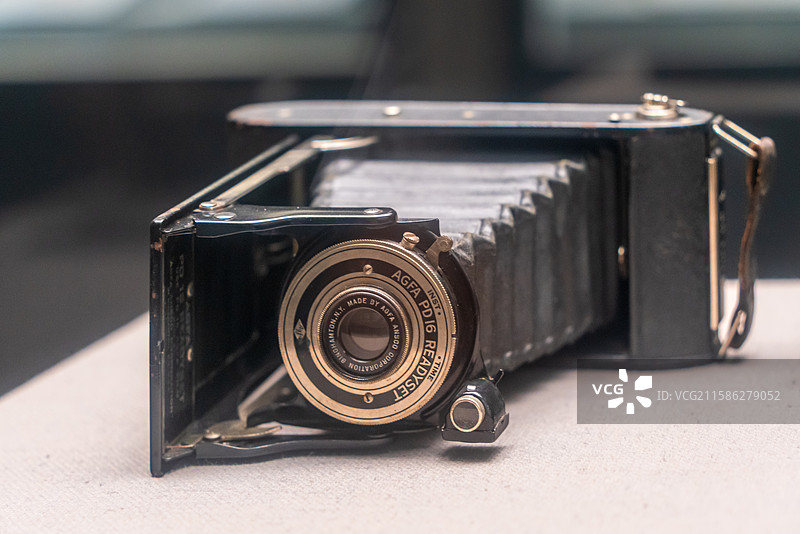 老旧折叠皮腔胶片相机图片素材