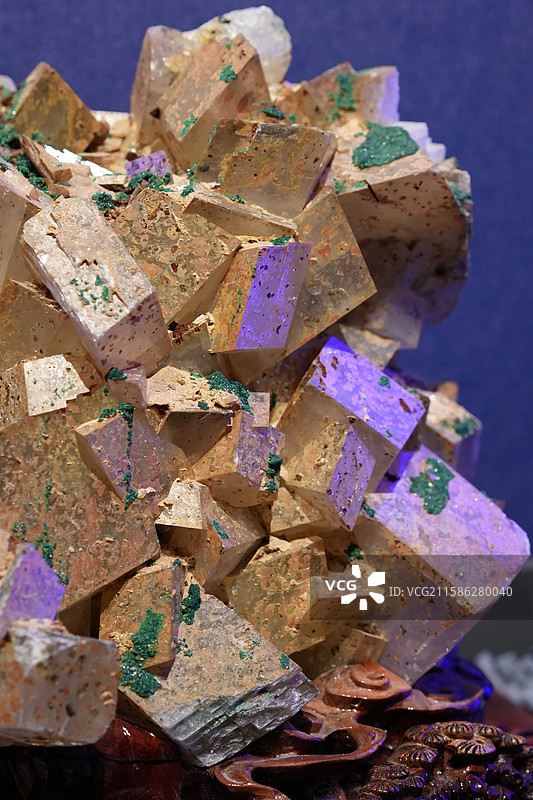 山西恒曲氯铜矿+方解石图片素材