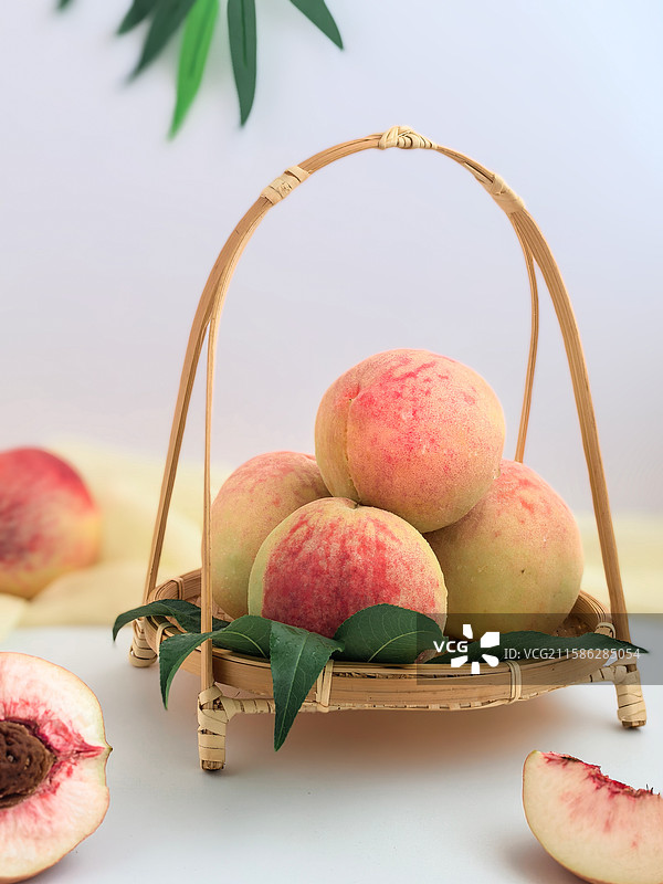竹篮与仙桃图片素材
