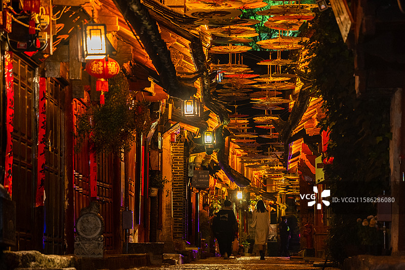 丽江大研古城网红街夜景氛围图片素材